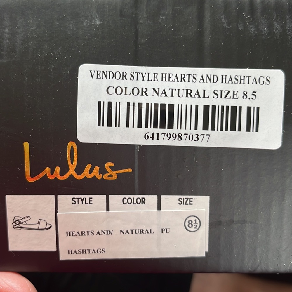 Lulu’s Flat Sandals - Picture 3 of 3